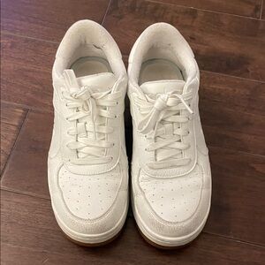 ALO recovery white sneakers size 8